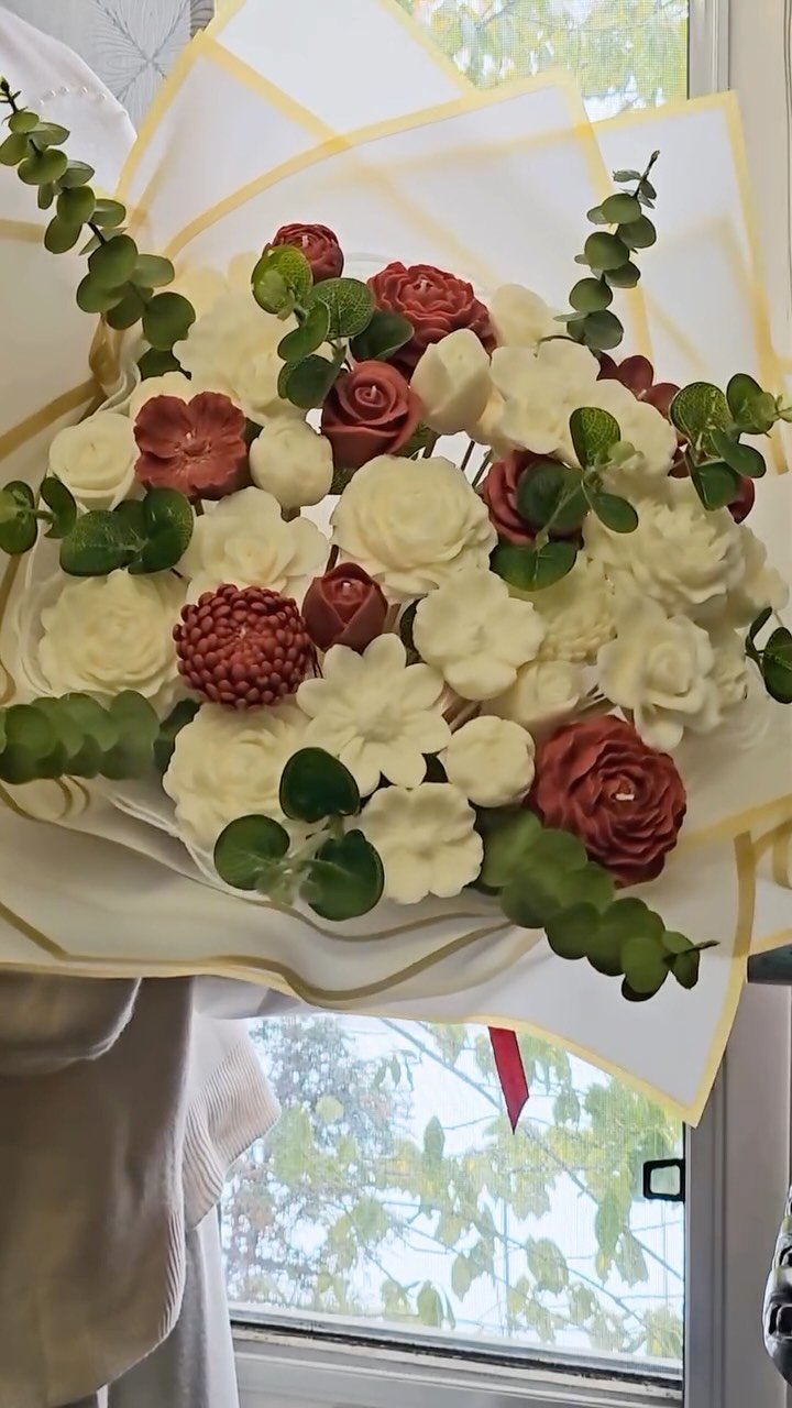 Signature Candle Bouquet