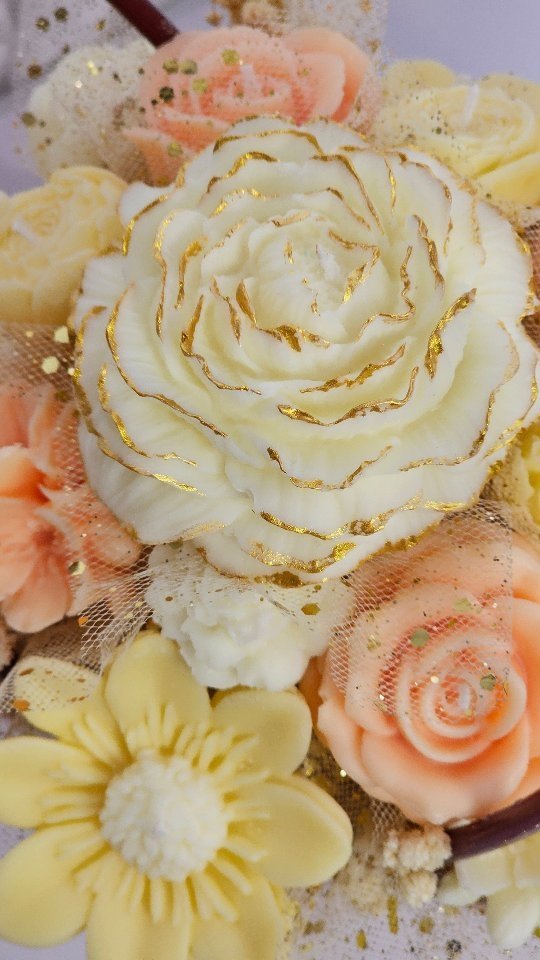 656023741_17920347588295349_317844559985158757_n Elegance Flower Candle Box